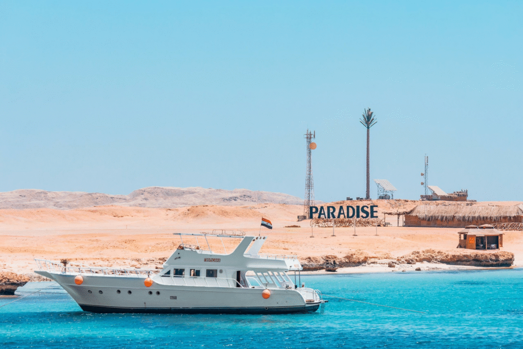 Kinderfreundliche Bootsausflüge in Hurghada mit Familie"